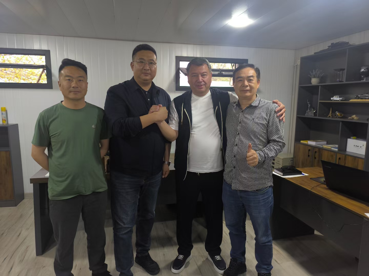 新增的整機(jī)銷售新疆代理商簽約現(xiàn)場(chǎng) (5).jpg
